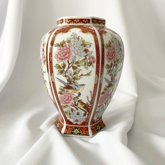 Vintage Japanese Imari Porcelain Vase - Hand-Painted Floral and Bird Design - Picture 2 of 6